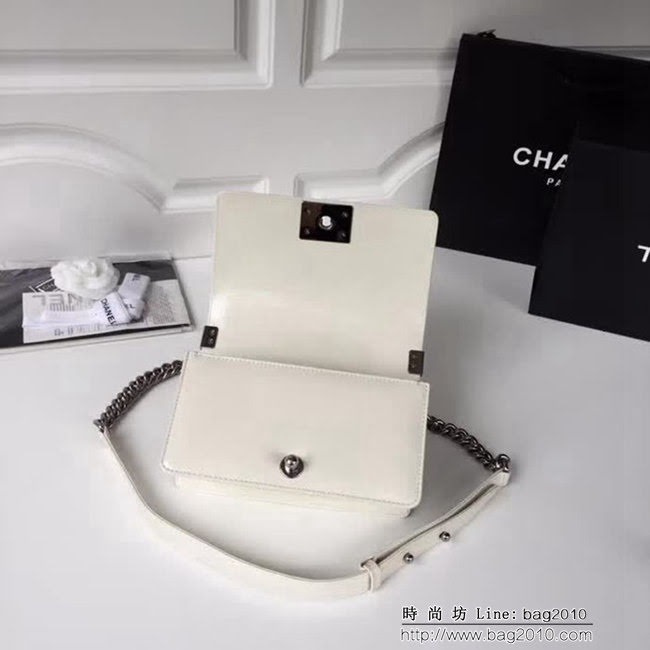 香奈兒CHANEL 米白色2018FW款皺紋小牛皮編織V線鏈條單肩斜挎包 DSC2121